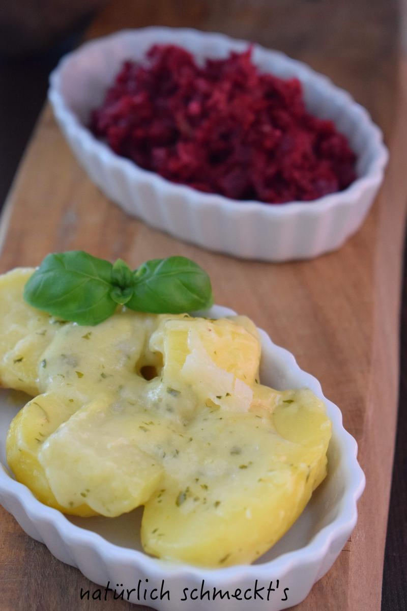Rezeptbild: Kartoffel-Rüben-Gratin in Basilikumsauce mit Rote Bete Rohkostsalat
