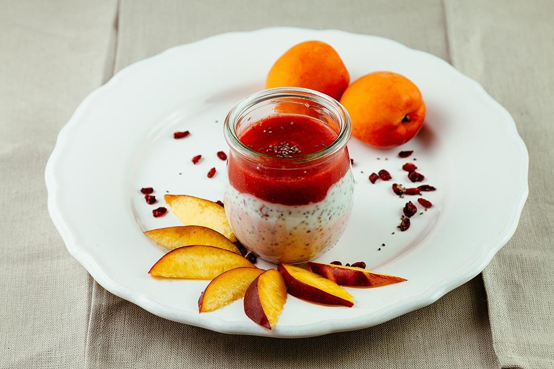 Rezeptbild: Chia-Pudding mit Beerenmus - Lecker und schnell frühstücken 
