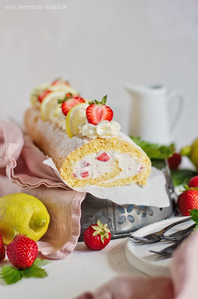 Rezeptbild: Erdbeer Lemon Curd Biskuitrolle