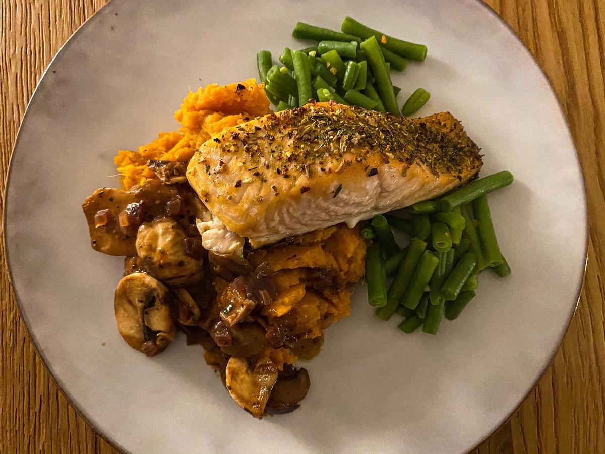 Rezeptbild: Lachsfilet mit Süßkartoffelstampf