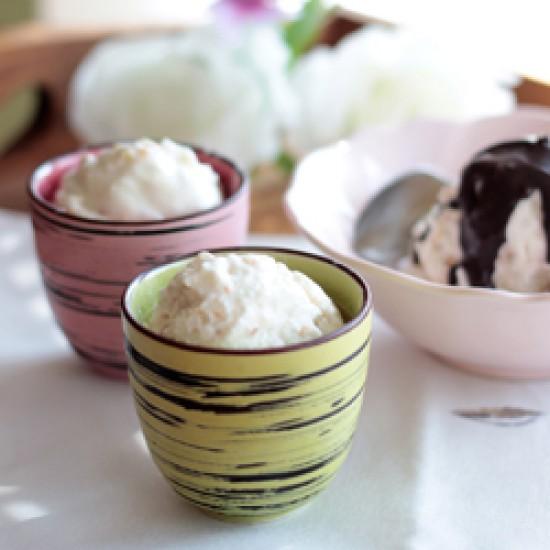 Rezeptbild: Kokoseiscreme mit Mandeln