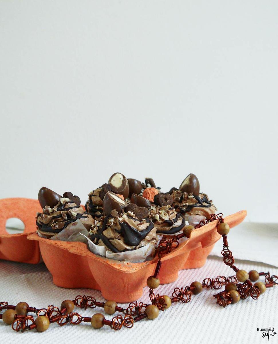 Rezeptbild: Chocolate Chip Mini Cupcakes, mit Schoko-Schmand Frosting