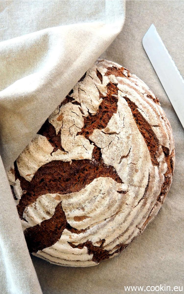 Rezeptbild: Roggenmischbrot mit Altbrot-Quellstück und Alpenroggen