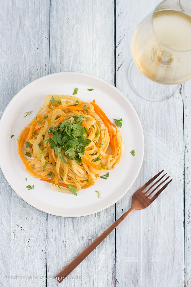 Rezeptbild: Pasta in Orangensauce mit Fenchel und Möhren aus dem Ofen