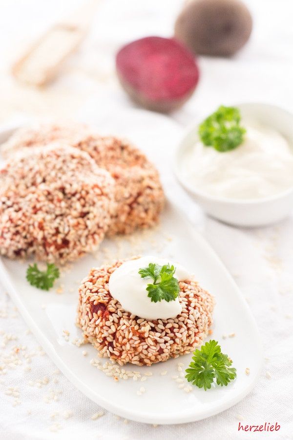 Rezeptbild: Rote Bete Nuggets mit Sesam