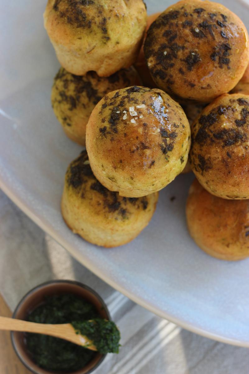 Rezeptbild: Bärlauch-Brötchen mit Kefir
