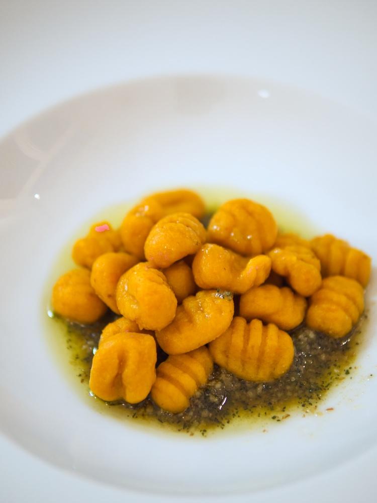 Rezeptbild: Kürbisgnocchi mit Salbeipesto