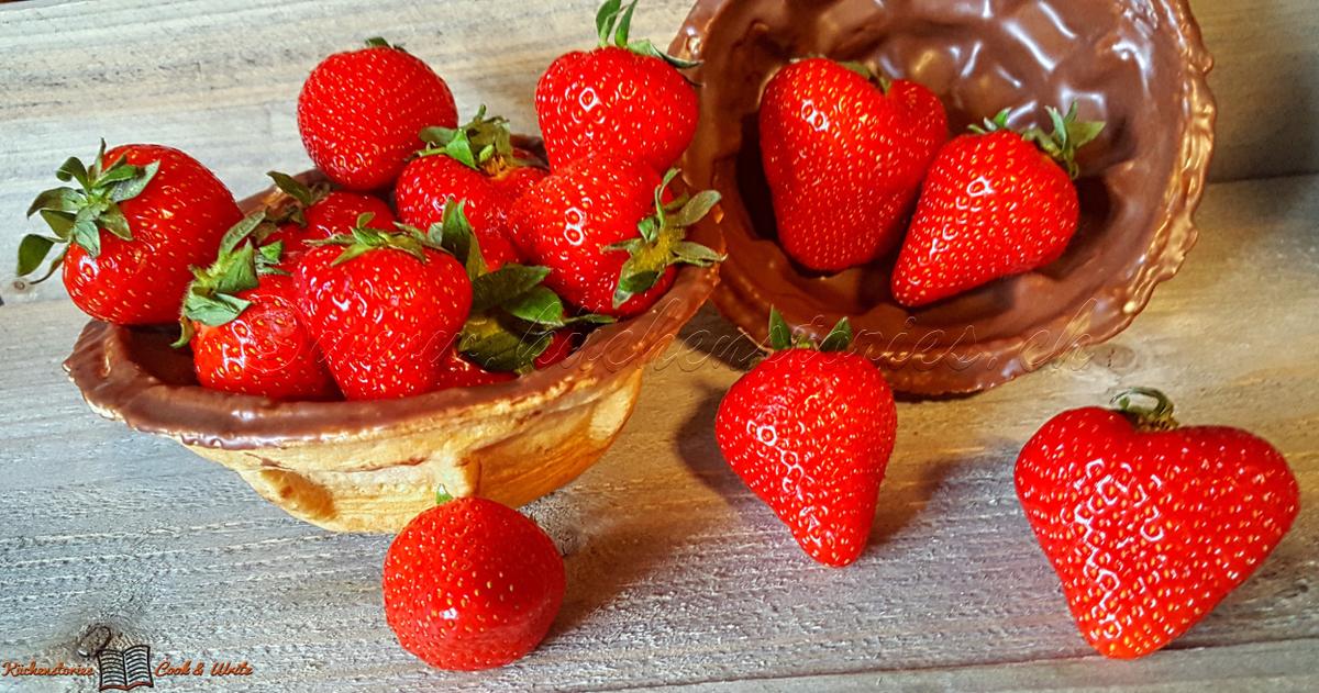 Rezeptbild: Waffelbecher-Fruchtschale
