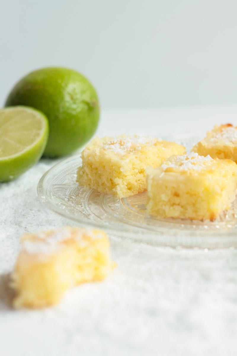 Rezeptbild: Blondies mit Kokos und Limette
