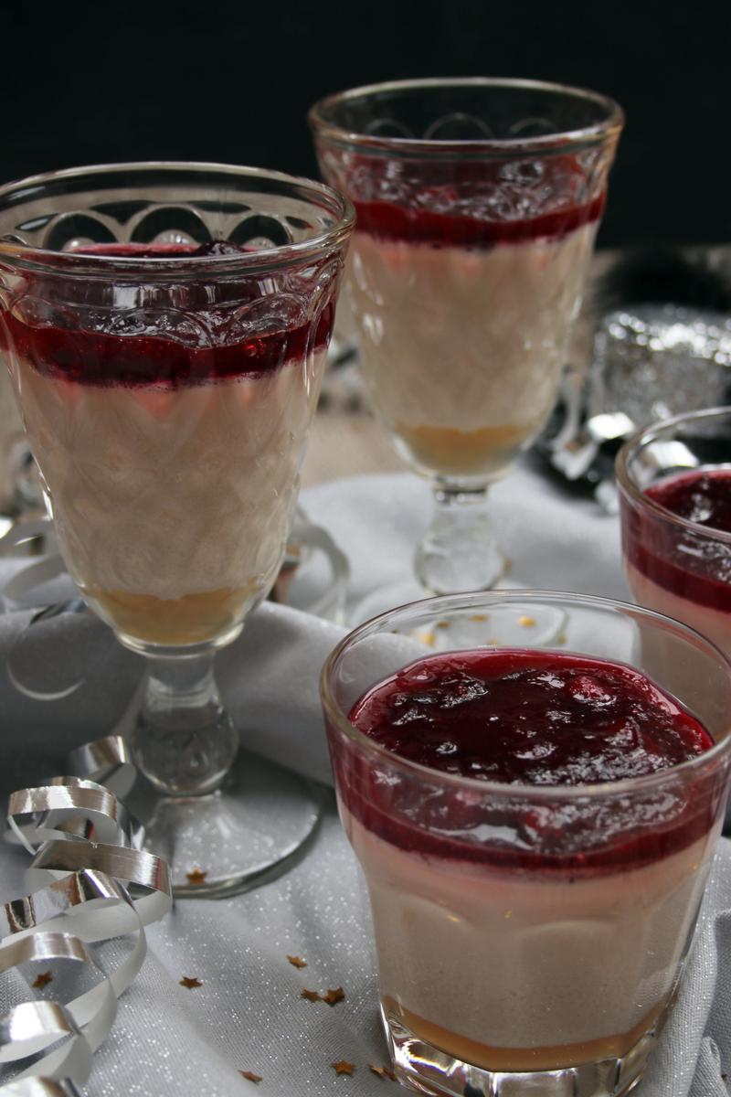 Rezeptbild: Prosecco-Panna-Cotta mit Cranberry-Gelee