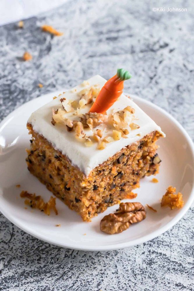 Rezeptbild: Saftiger Karottenkuchen mit Nüssen