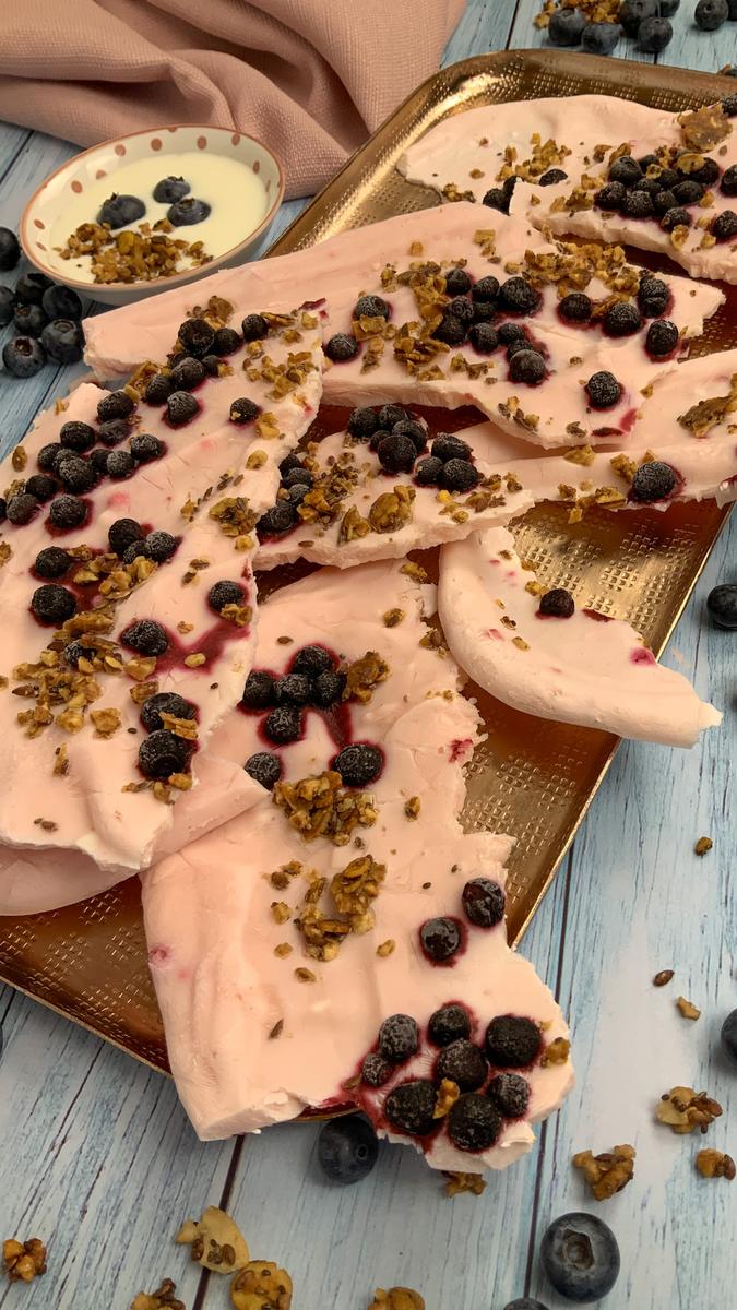 Rezeptbild: Erfrischende low carb Frozen Joghurt Bites ohne Zucker
