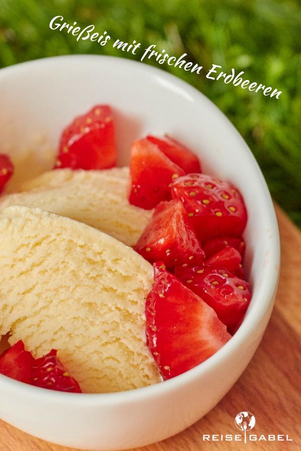 Rezeptbild: Grießeis mit frischen Erdbeeren