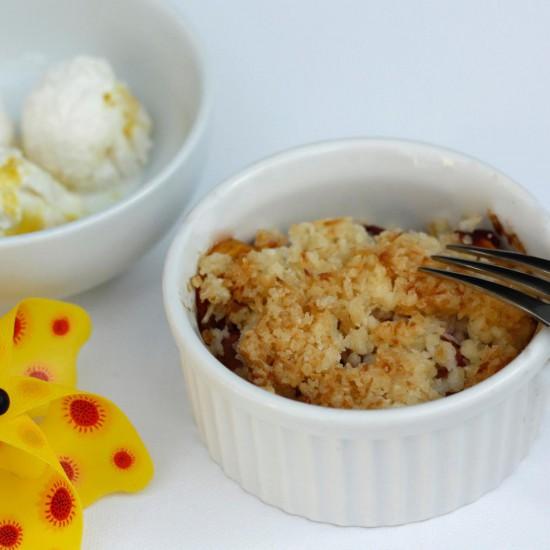 Rezeptbild: Sommerliche Pfirsich-Kokos-Crumbles