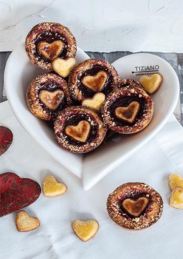 Rezeptbild: Kleine Herz-Tartelettes mit Himbeergelee
