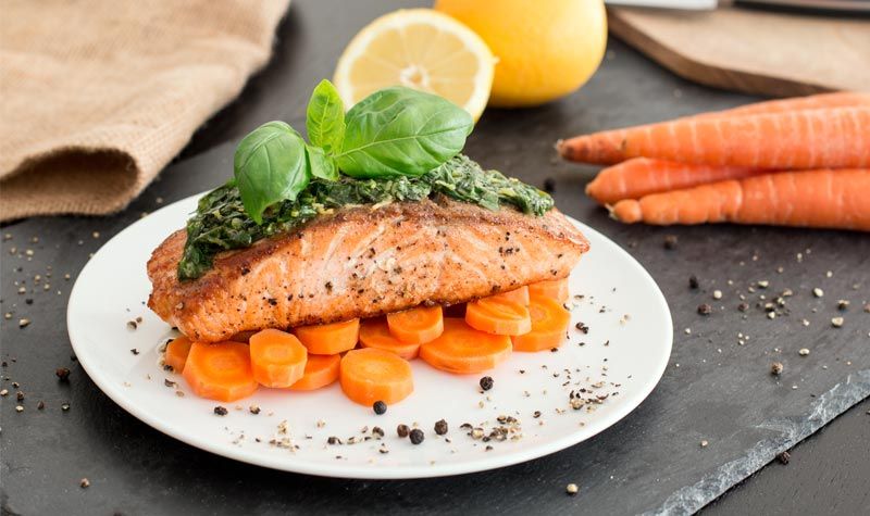 Rezeptbild: Lachsfilet mit Zitronen-Basilikumsoße