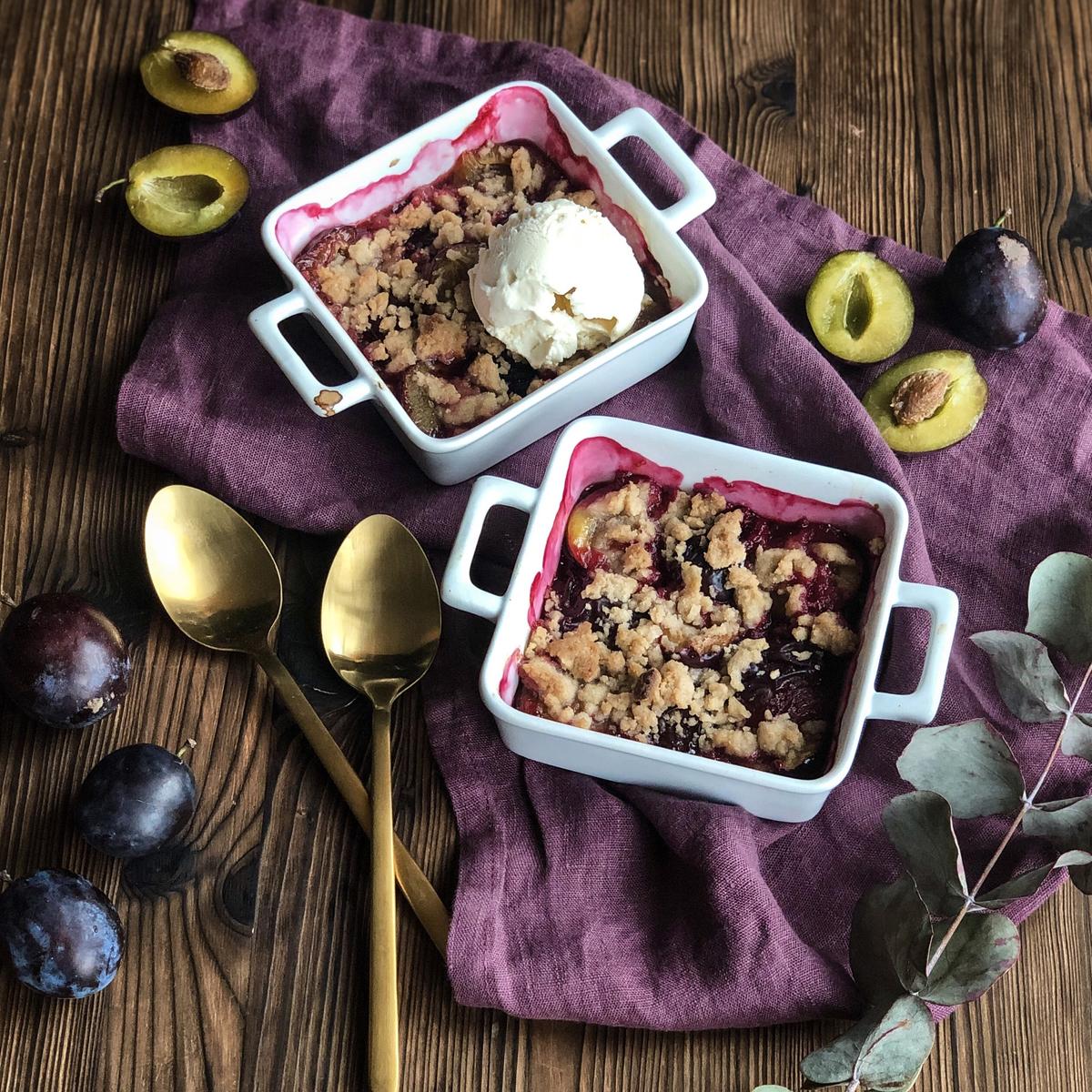 Rezeptbild: ZWETSCHGEN CRUMBLE UND ZWETSCHGEN SMOOTHIE