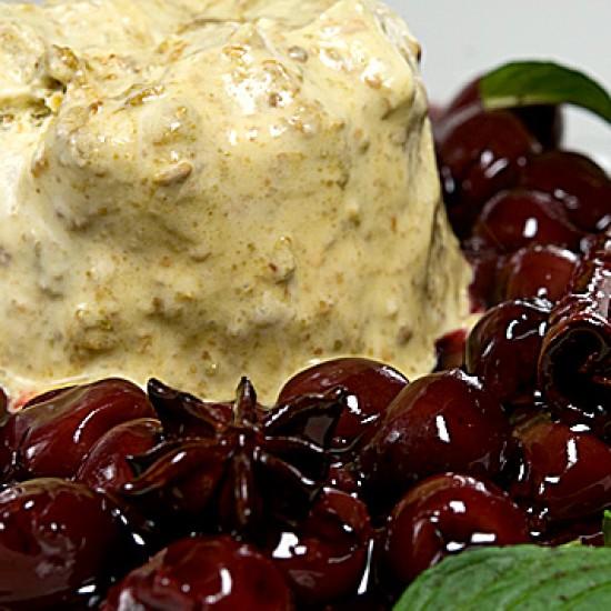 Rezeptbild: Kürbiskernparfait mit Kirschkompott