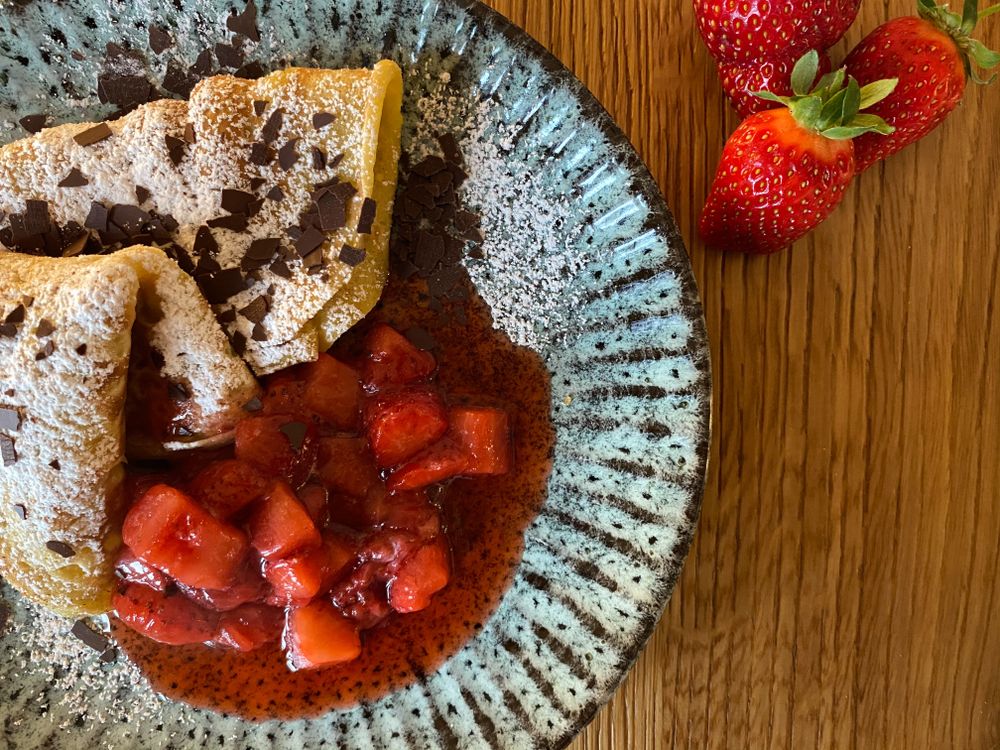 Rezeptbild: Pfannkuchen mit Erdbeersoße