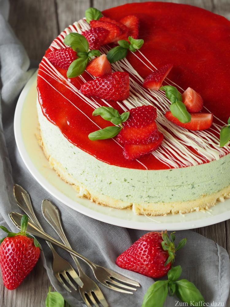 Rezeptbild: Erdbeer-Basilikum-Torte