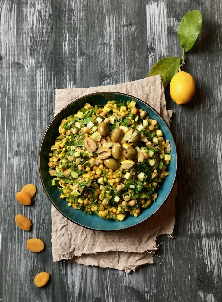 Rezeptbild: Zitronen-Couscoussalat mit grünen Oliven und Pistazien