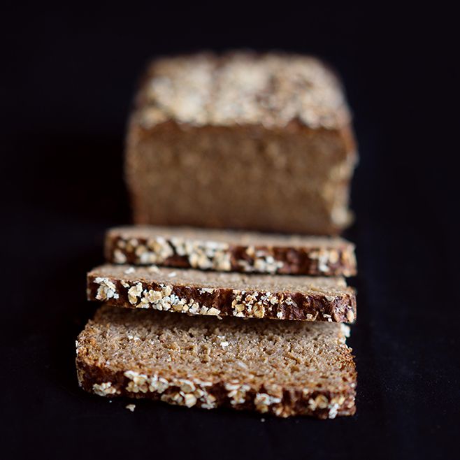 Rezeptbild: Schwarzbrot mit Vollkornmehl und Roggenschrot