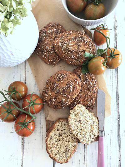Rezeptbild: So backst du perfekte Saatenbrötchen