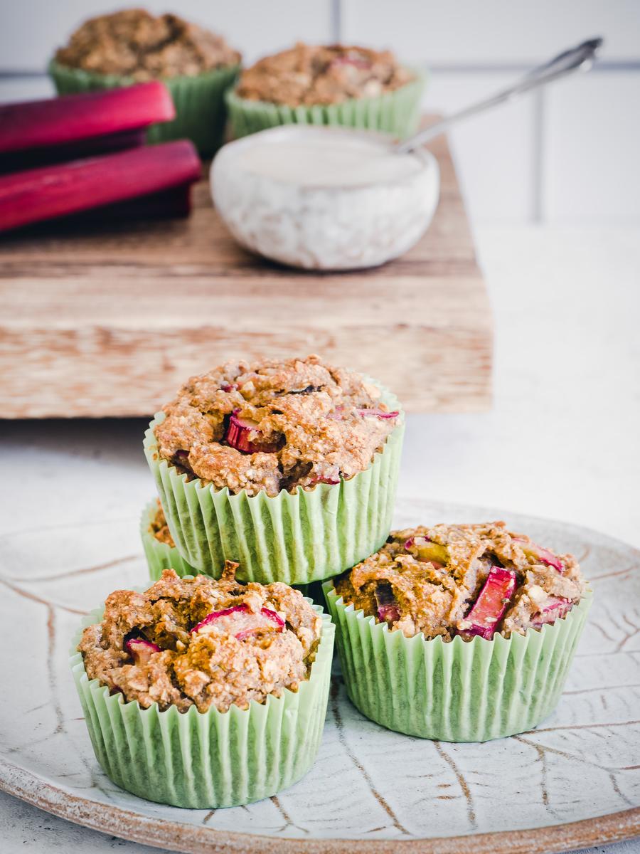 Rezeptbild: Rhabarber Muffins, glutenfrei und mit Süße nur aus Früchten