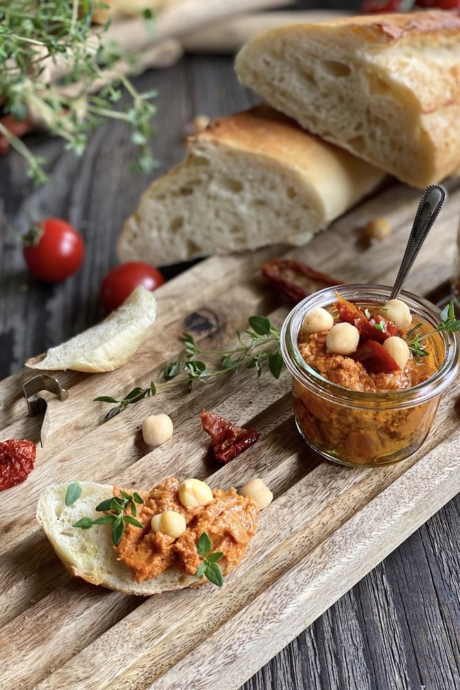 Rezeptbild: Tomaten Hummus – einfach, schnell und lecker
