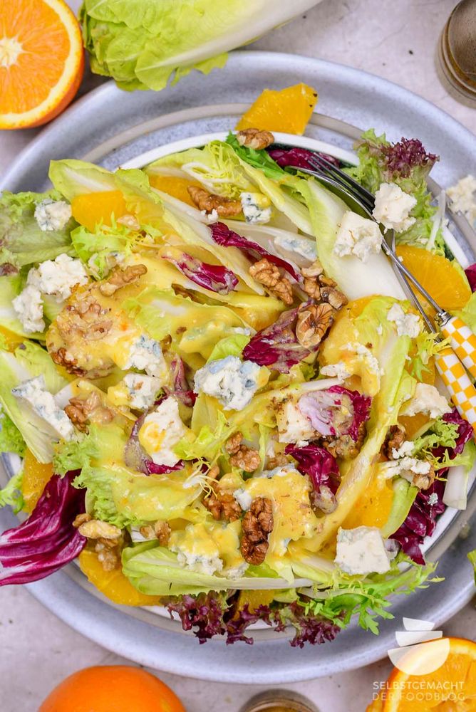 Rezeptbild: Chicorée Salat mit Orangen und Walnüssen