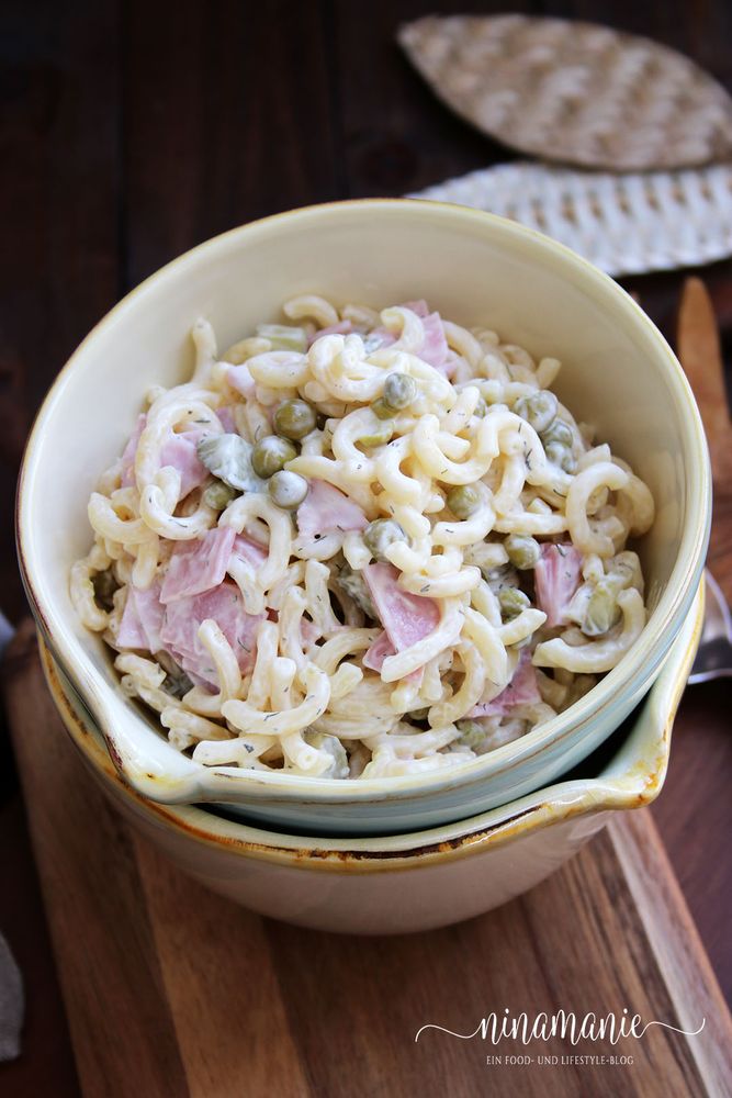 Rezeptbild: Klassischer Nudelsalat mit Schinken, Erbsen und Gürkchen