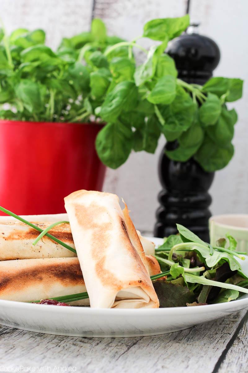 Rezeptbild: Filo-Röllchen mit Camembert