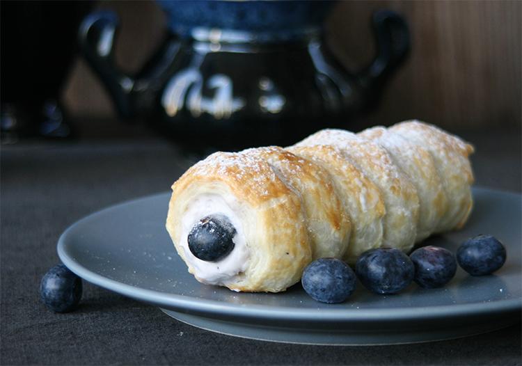 Rezeptbild: Schillerlocken mit Blaubeerquark-Puddingcreme