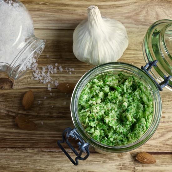 Rezeptbild: Brokkolipesto mit Potatoe Wedges