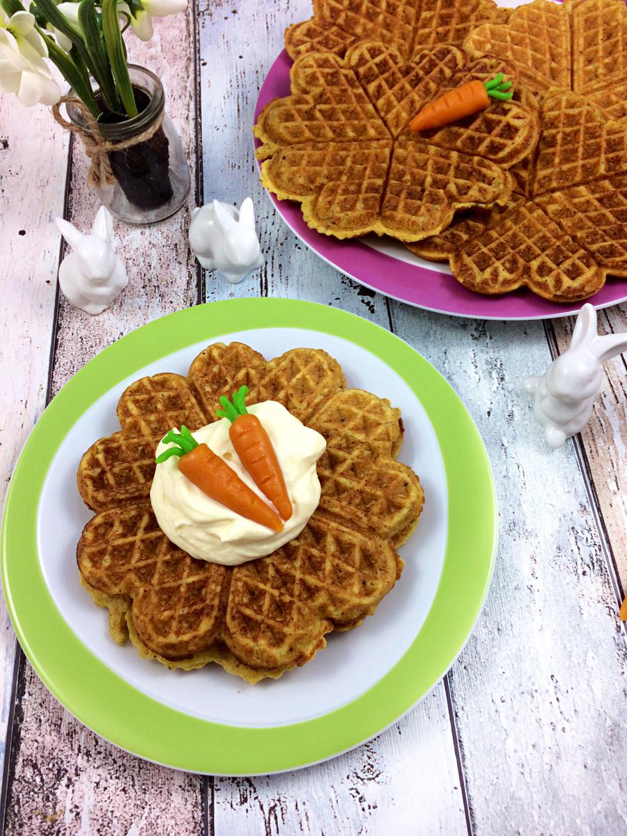 Rezeptbild: Rübli-Rum-Waffeln mit Eierlikörsahne