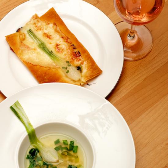 Rezeptbild: Frühlingszwiebeln, Munster und Dashi