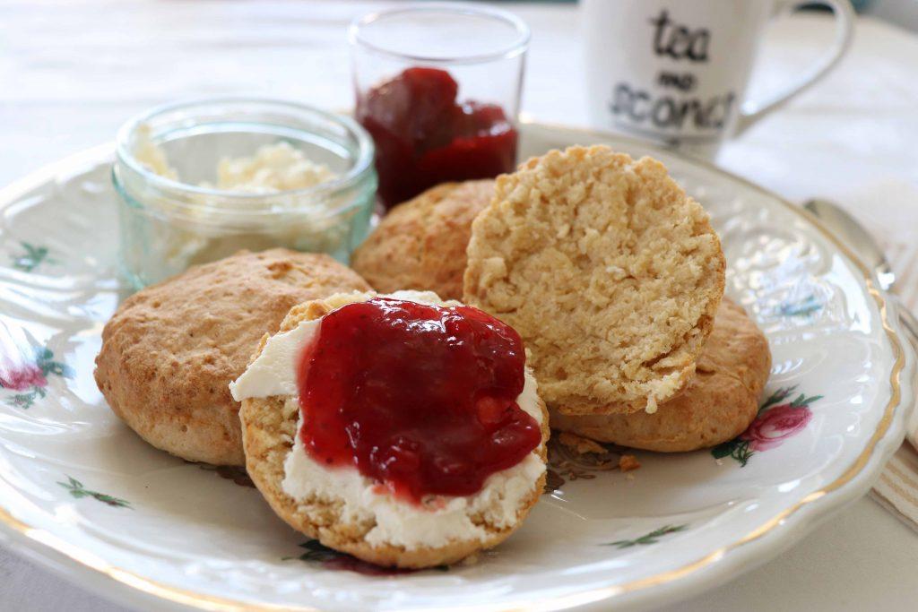 Rezeptbild: Vegane Scones und Clotted Cream
