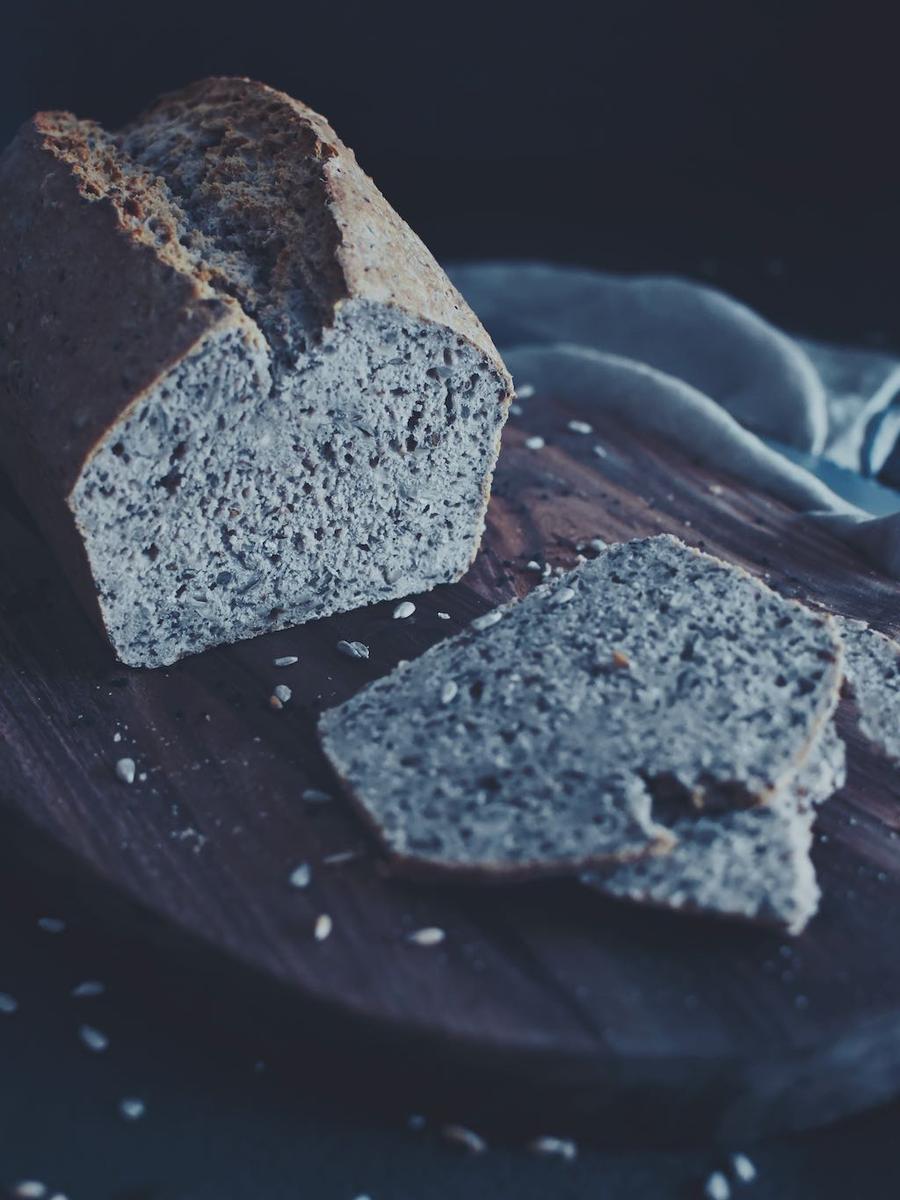 Rezeptbild: DINKEL-NUSS-BROT OHNE GEHEN MIT START IM KALTEN OFEN