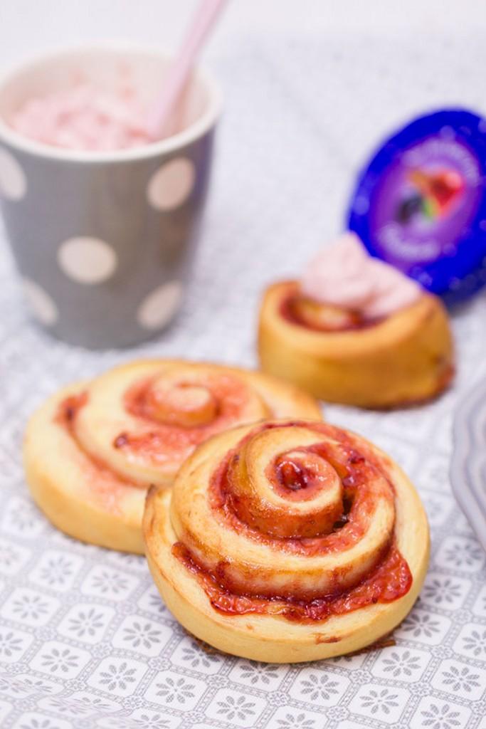 Rezeptbild: Zimt-Hefeschnecken mit Marmelade