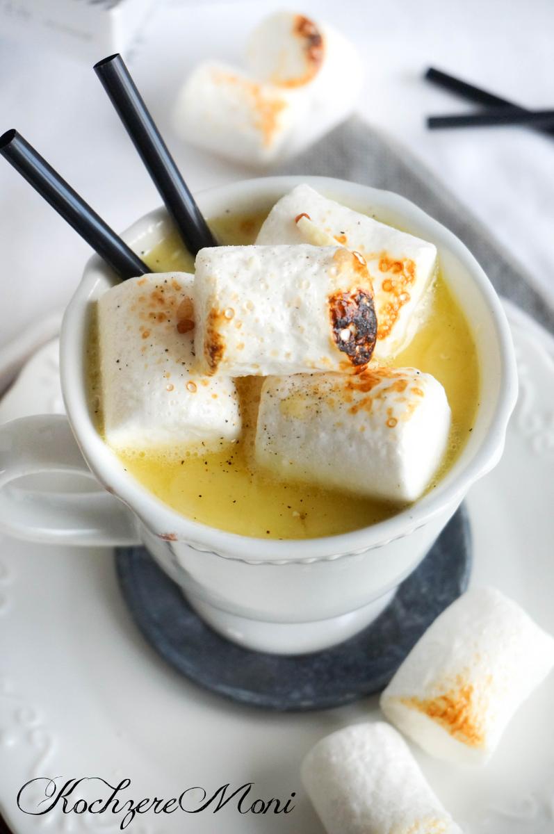 Rezeptbild: Heiße weiße Schokolade mit Marshmallows und Pfeffer