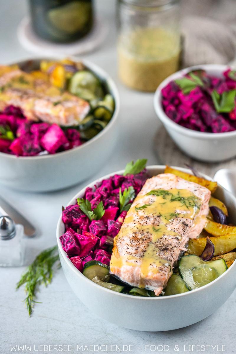 Rezeptbild: Scandi-Bowl mit Lachs & Honig-Senf-Dill-Sauce