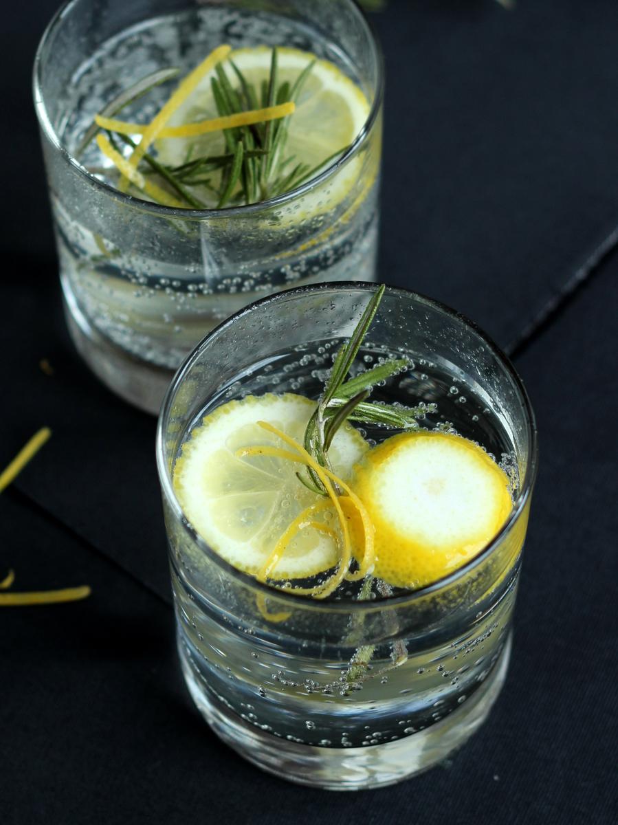 Rezeptbild: Rosmarin Gin Tonic
