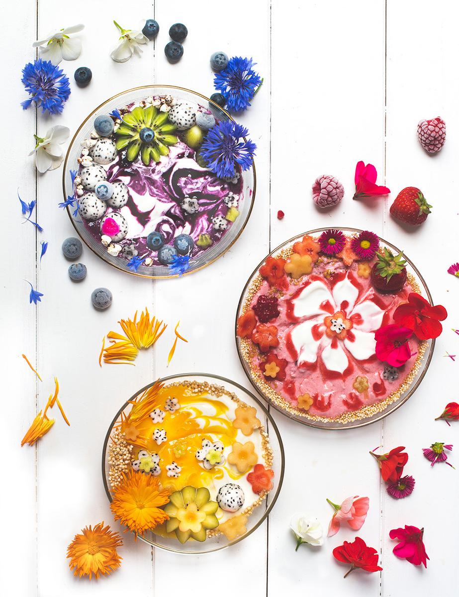 Rezeptbild:  3 Flower-Power Smoothie Bowls - Blaubeere, Erdbeere oder Mango