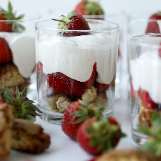 Rezeptbild: Blitzmäßiger Erdbeer-Tiramisu im Glas