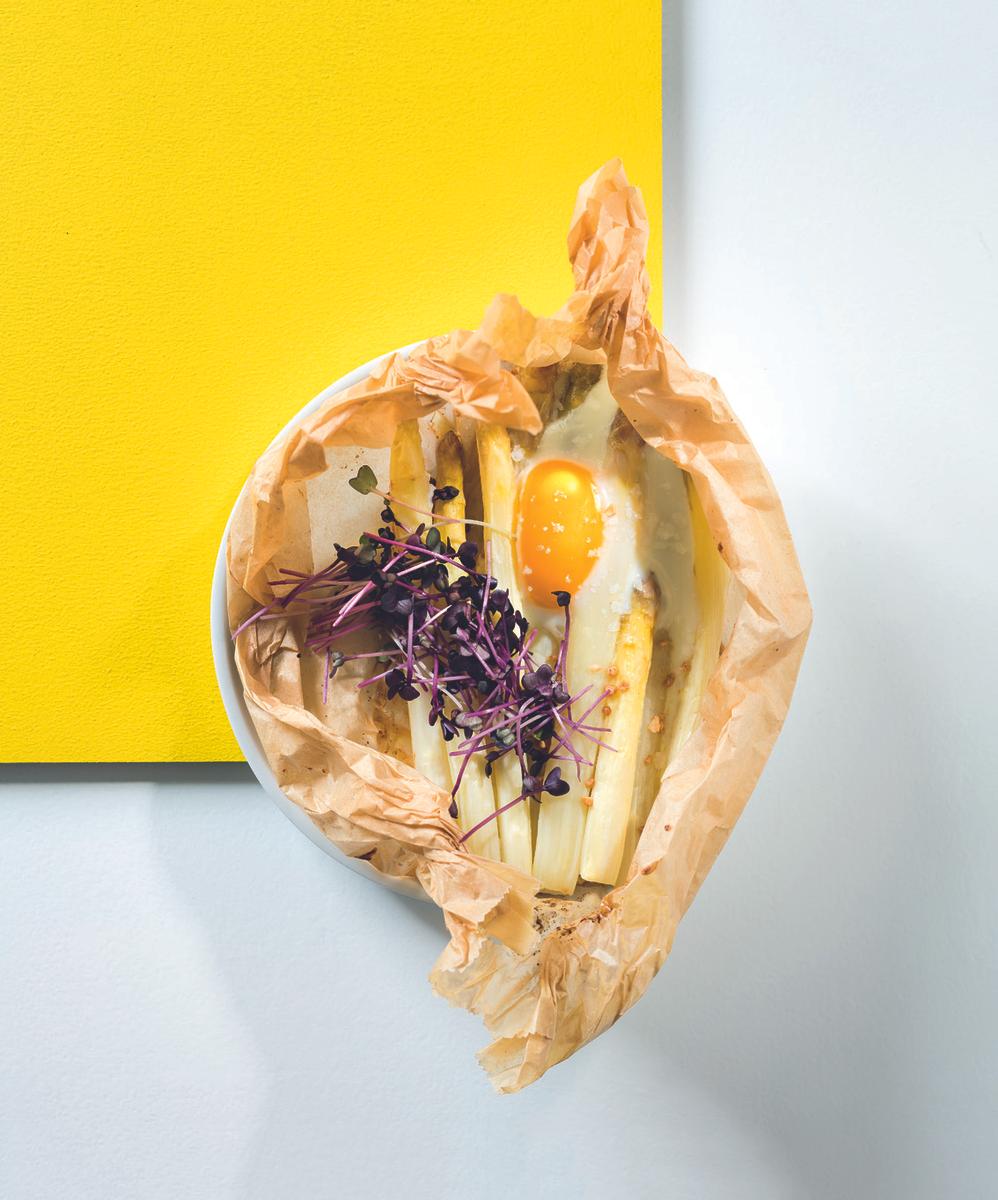 Rezeptbild: Spargel-Ei-Päckchen mit Haselnussbutter