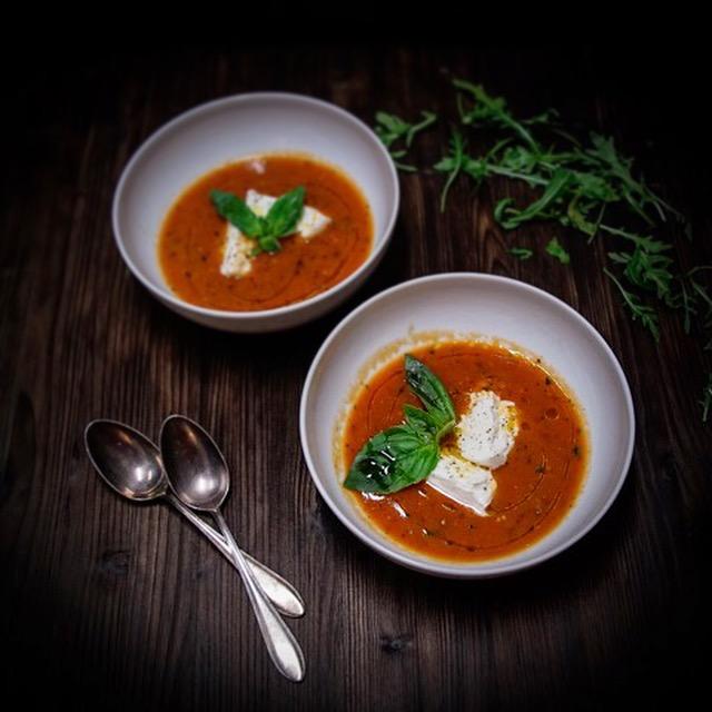 Rezeptbild: TOMATENSUPPE MIT BUFALA MOZZARELLA