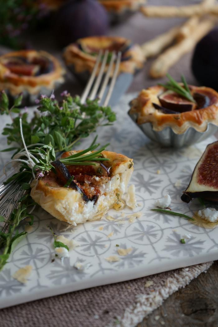 Rezeptbild: Ziegenkäse Törtchen mit frischen Feigen