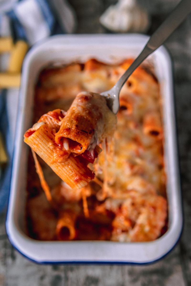 Rezeptbild: Einfaches Nudelauflauf Rezept mit Blitz-Tomatensoße