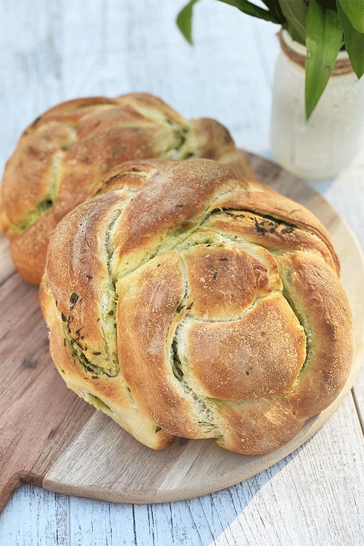 Rezeptbild: Bärlauch-Hefeknoten