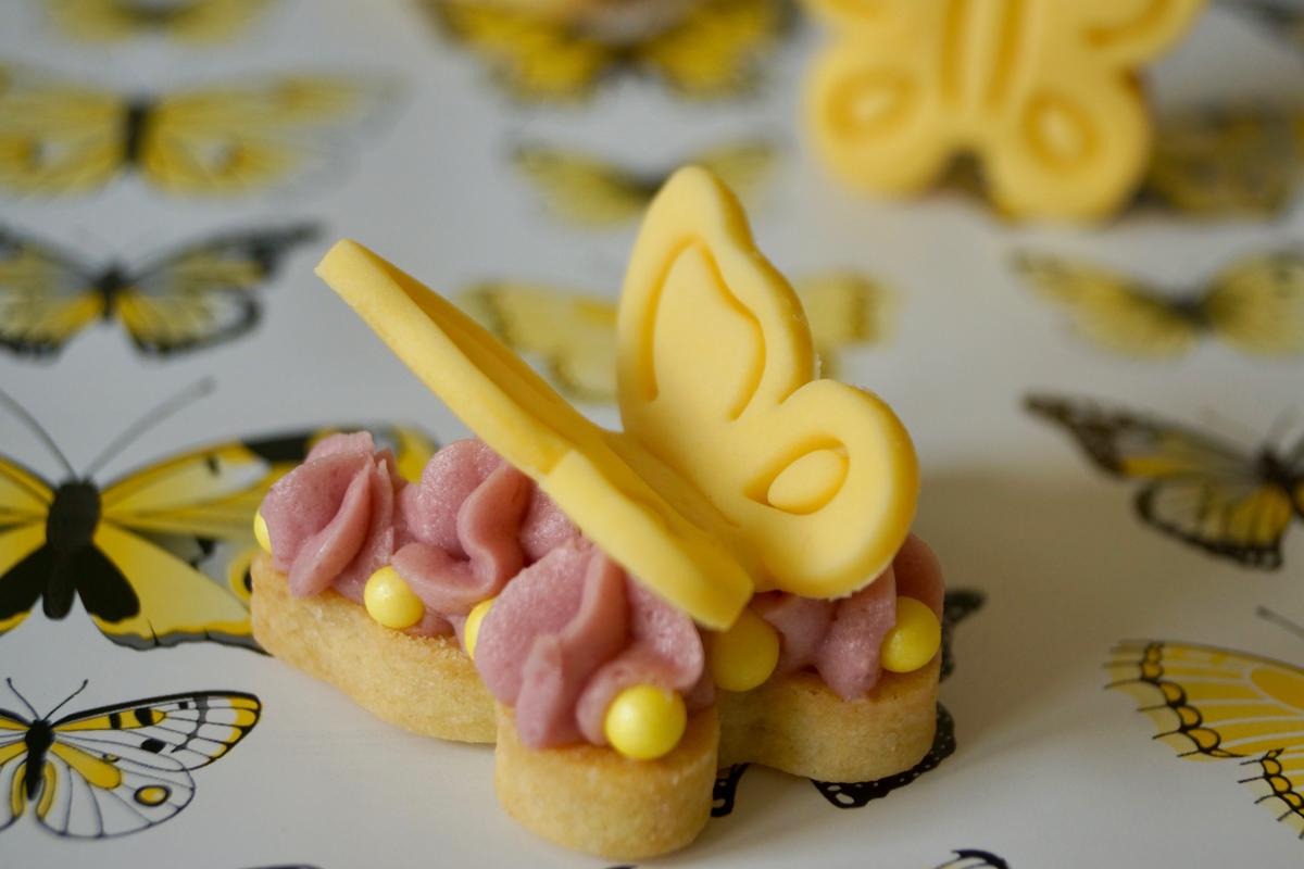 Rezeptbild: Schmetterlinge - Cookies mit fruchtig-schokoladigem Frosting